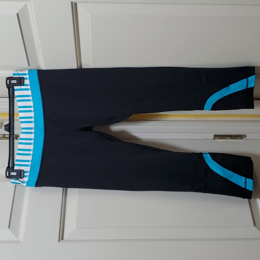 Lululemon Run: Inspire Crop II Black / Twin Stripe Spry Blue